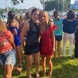 Size 0-2, great condition red hoco dress!!